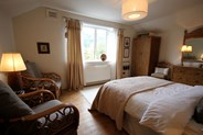 The Birds Nest Master Bedroom - Peak District Holidays